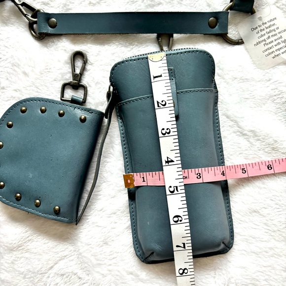 FREE PEOPLE Change Me Up Crossbody Phone & Coin Case Blue Leather Bag--N… - Picture 16 of 16